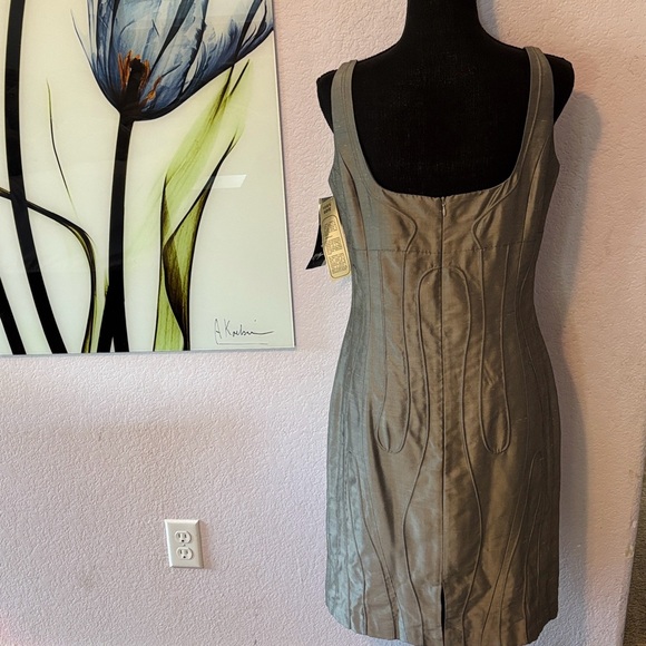 silk dress size 8 - Picture 3 of 5